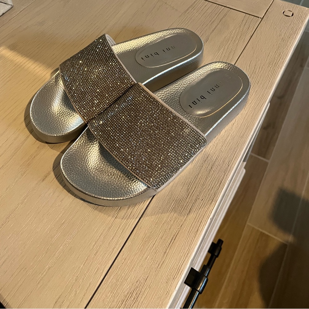 Gianni Bini never worn dazzle slides